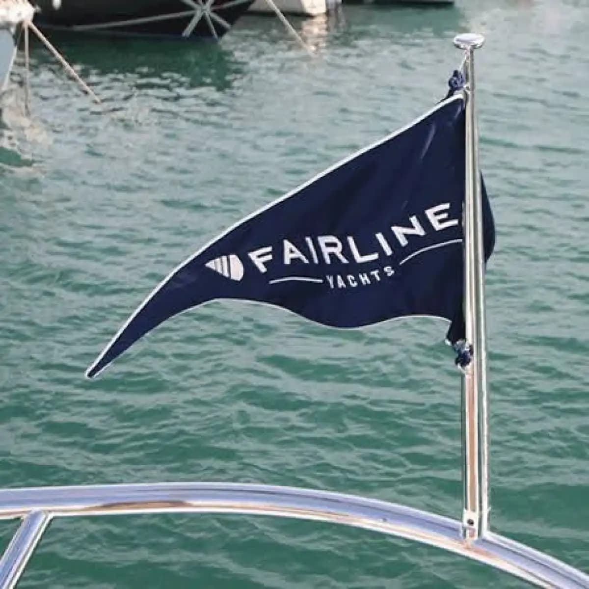 fairline 15 - Triangle Pennant Flag
